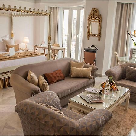 Hotel La Maison Blanche Тунис Экстерьер фото Suite at the Four Seasons Hotel, Paris