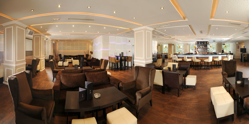 Hotel La Maison Blanche Тунис Экстерьер фото The lounge at the airport