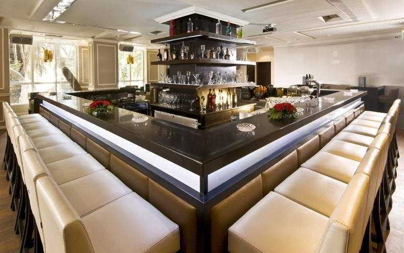 Hotel La Maison Blanche Тунис Экстерьер фото The bar at the restaurant
