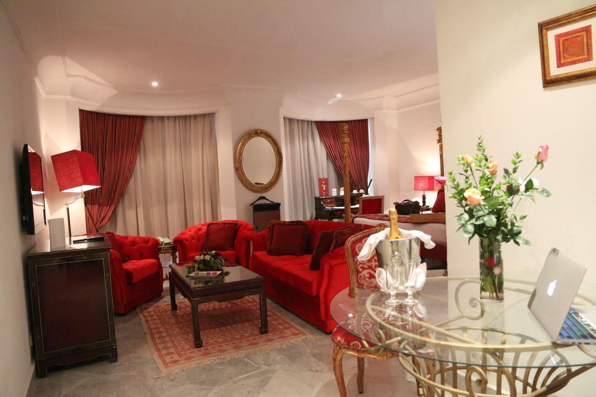 Hotel La Maison Blanche Тунис Экстерьер фото A living room in a luxury apartment