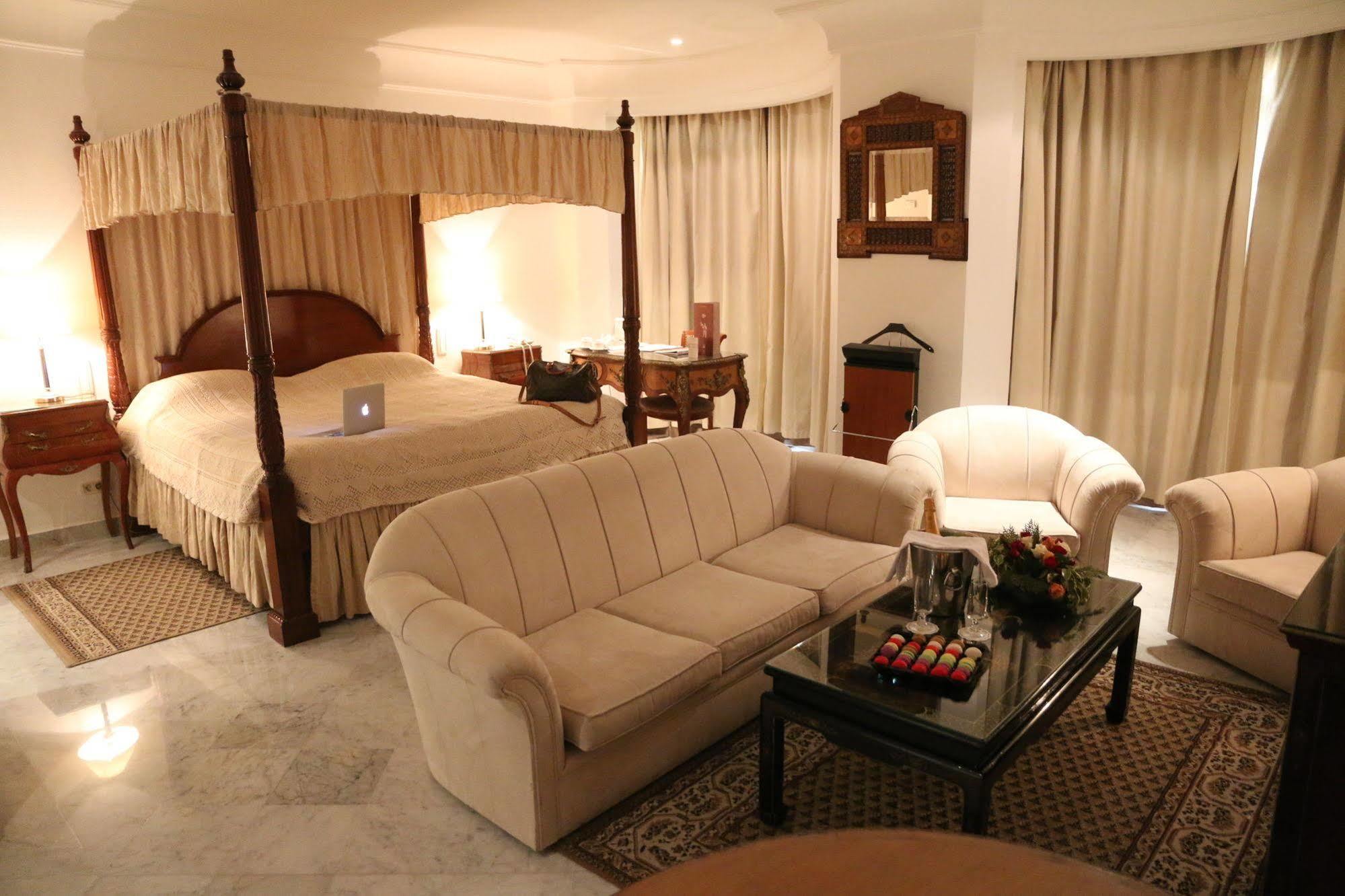 Hotel La Maison Blanche Тунис Экстерьер фото A suite at the Taj Mahal Palace