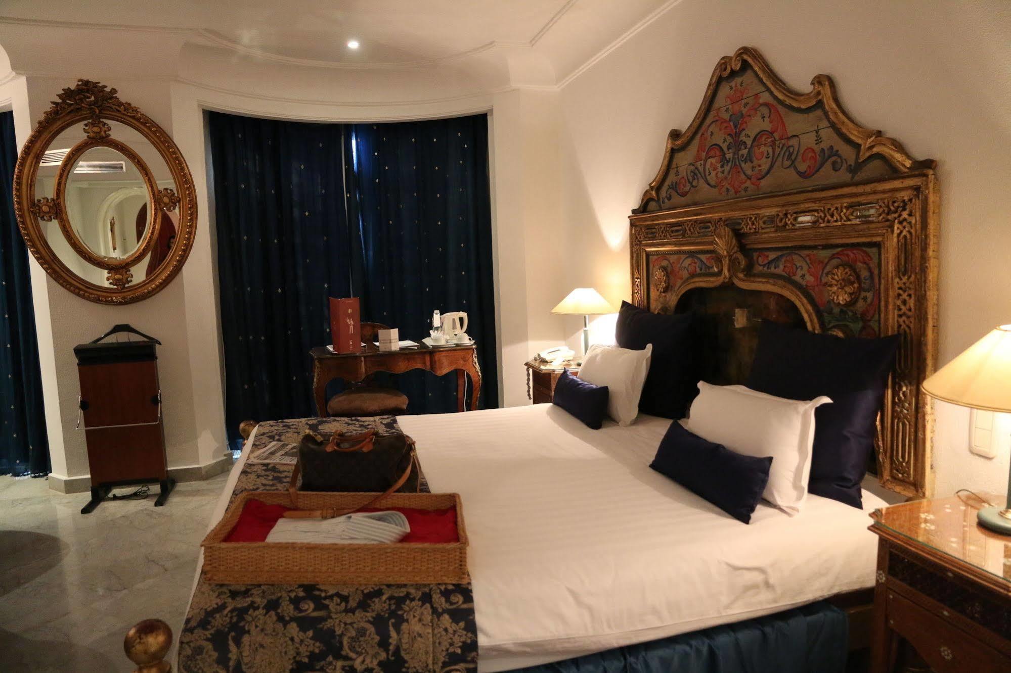 Hotel La Maison Blanche Тунис Экстерьер фото A bedroom at the Taj Mahal Palace