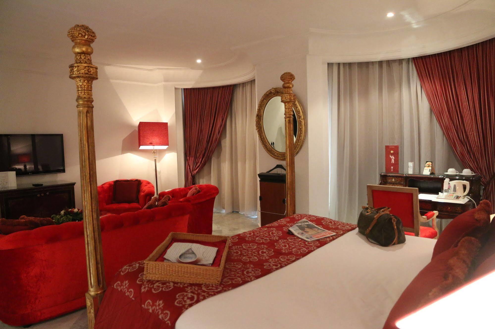 Hotel La Maison Blanche Тунис Экстерьер фото Suite at the Mandarin Oriental, Paris