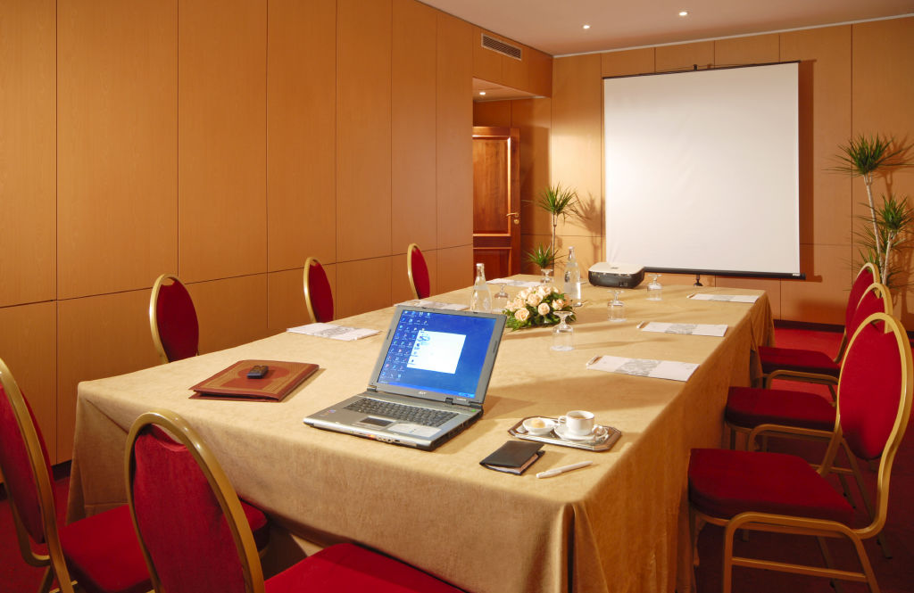 Hotel La Maison Blanche Тунис Экстерьер фото A meeting room